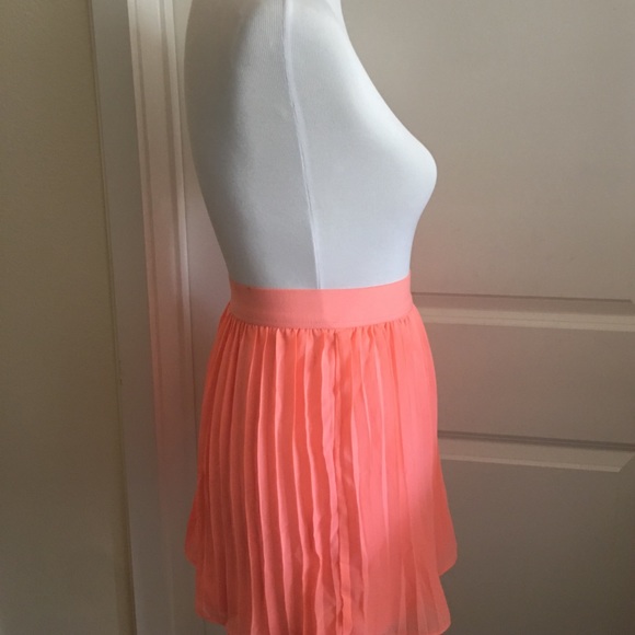 ADORABLE Pink Mini Skirt!! - Picture 2 of 3